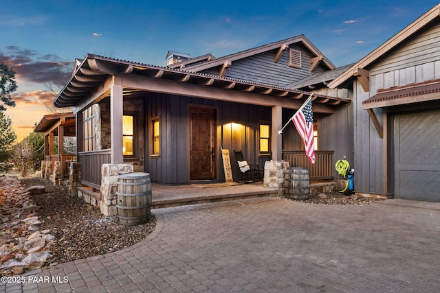 view of front of property featuring a porch