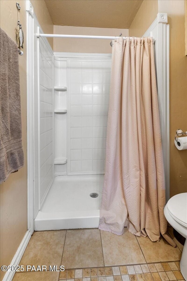 1819 Mountain View Ln, Prescott, AZ 86301 - full bathroom featuring curtained shower and tile patterned flooring