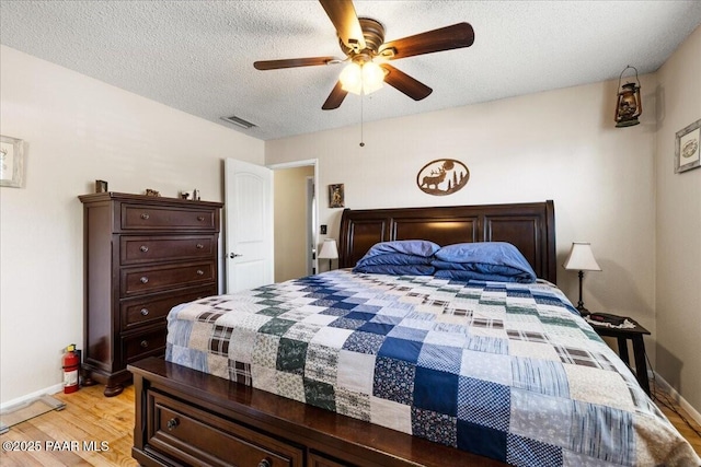 1819 Mountain View Ln, Prescott, AZ 86301 - bedroom featuring light wood finished floors, a textured ceiling, and ceiling fan