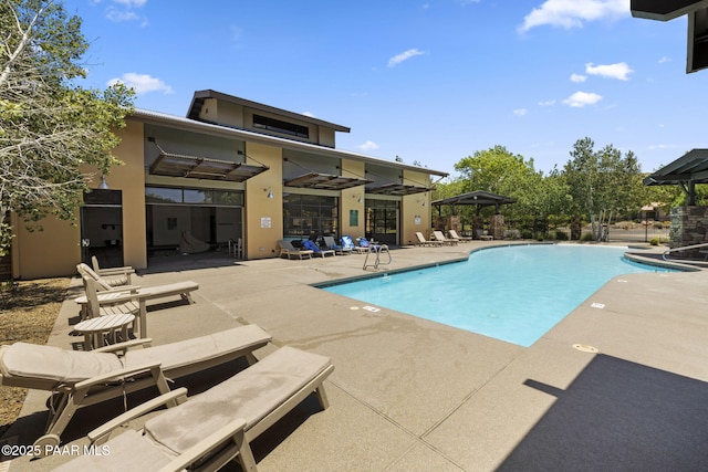 7070 E Lantern Ln, Prescott Valley, AZ 86314 - community pool featuring a patio area