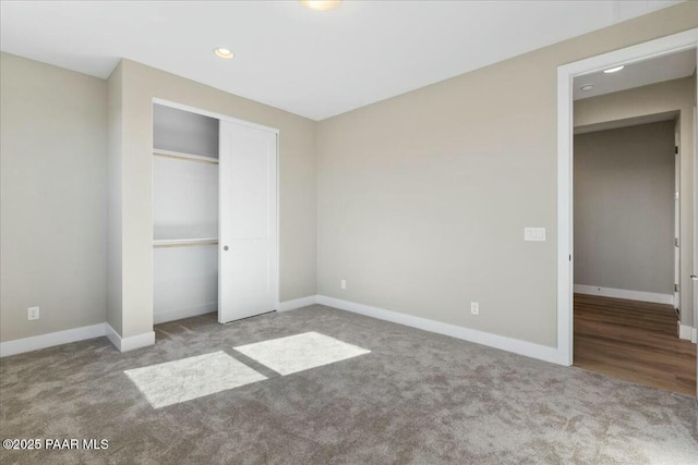 clothes washing area featuring a sink, hookup for a washing machine, baseboards, cabinet space, and gas dryer hookup