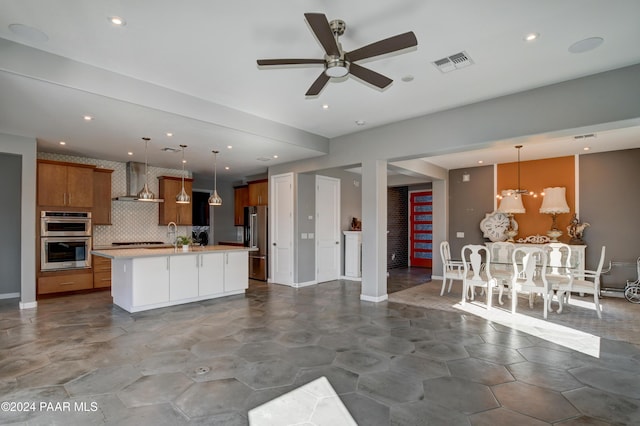 5393 Crescent Edge Dr, Prescott, AZ 86301 - living room with ceiling fan, recessed lighting, baseboards, and a chandelier