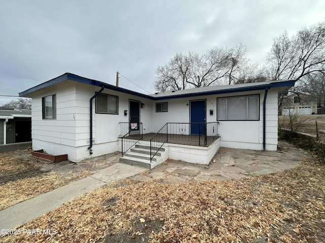 view of front of property