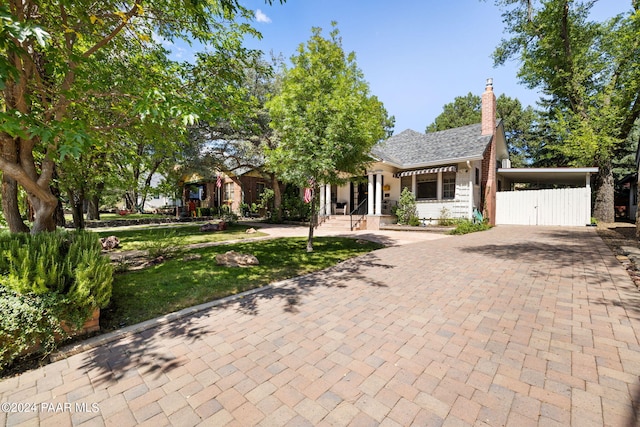 view of front of home featuring a front lawn and a carport