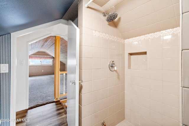 716 Country Club Dr, Prescott, AZ 86303 - full bathroom with a tile shower, wood finished floors, and lofted ceiling