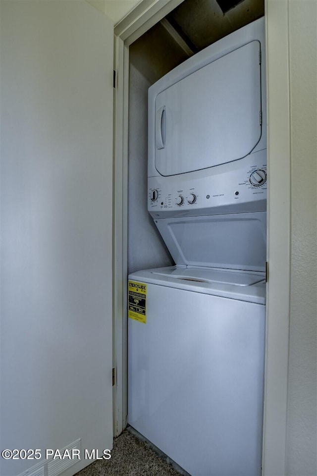 1242 Stetson Rd Unit 21, Prescott, AZ 86303 - laundry room featuring estacked washer and dryer