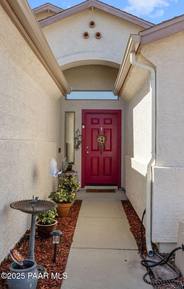 property entrance featuring stucco siding