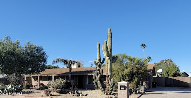 view of front of property