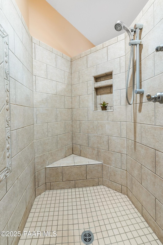 1515 N Happy Valley Rd Unit 3 & 4, Prescott, AZ 86305 - bathroom featuring a tile shower