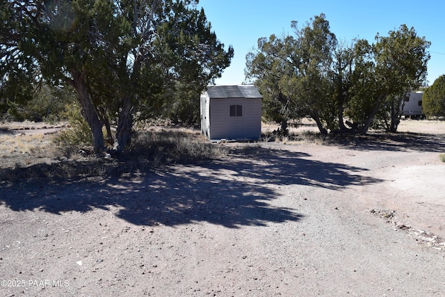 25633 W El Dorado Dr, Seligman, AZ 86337 - exterior space featuring driveway