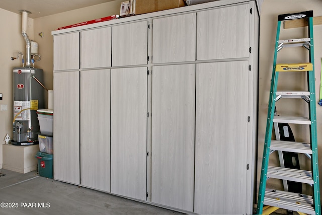 6582 E Farmstead Rd, Prescott Valley, AZ 86314 - closet featuring water heater