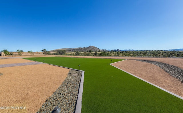 view of yard with a mountain view