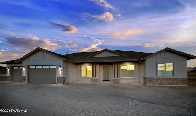 view of front facade featuring a garage