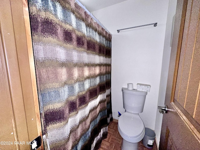 bathroom with toilet and parquet flooring