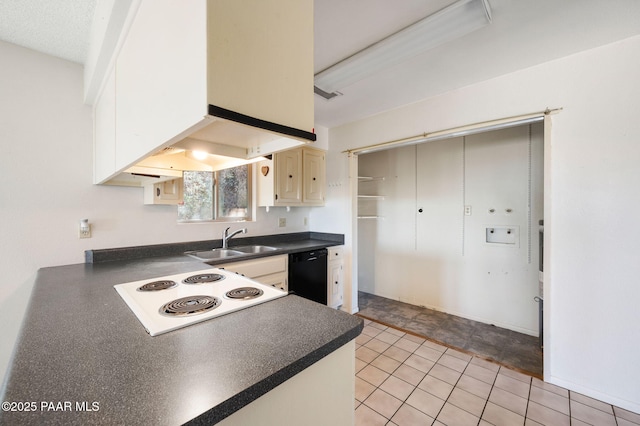 401 Valley Pl, Prescott, AZ 86301 - kitchen with cooktop, a sink, dark countertops, visible vents, and dishwasher