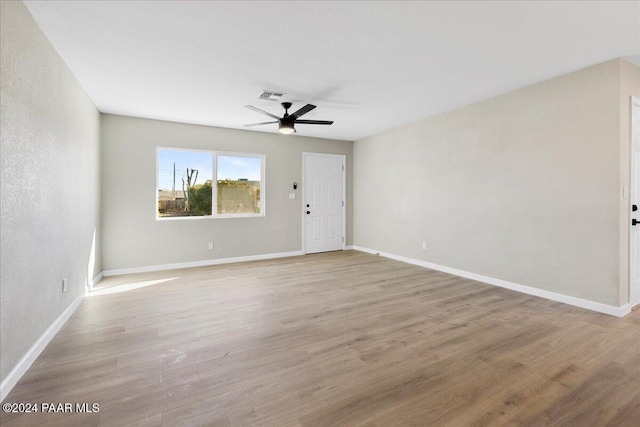 unfurnished room featuring light hardwood / wood-style flooring and ceiling fan