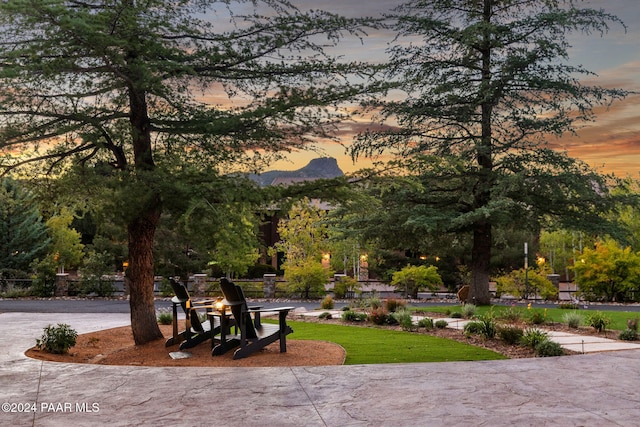 view of property's community featuring a yard