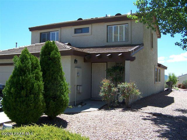 view of front property