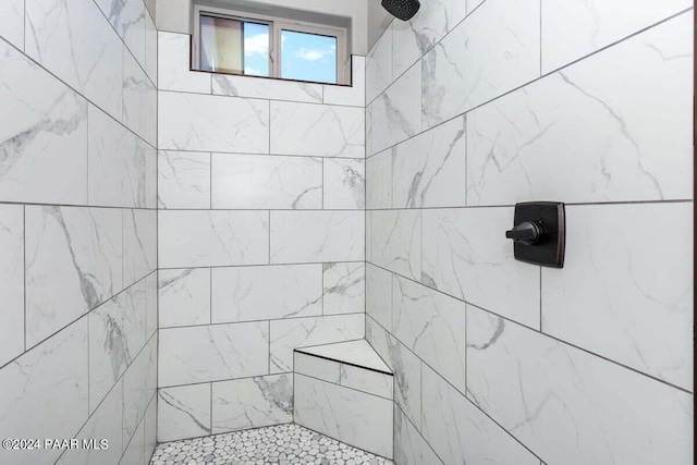 bathroom featuring tiled shower