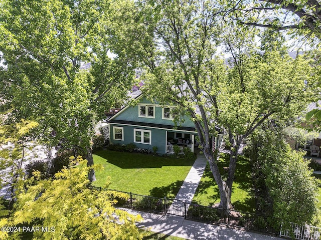 view of front of home featuring a front lawn