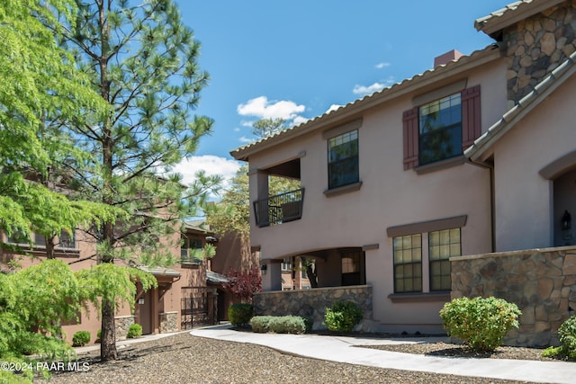 view of front of property