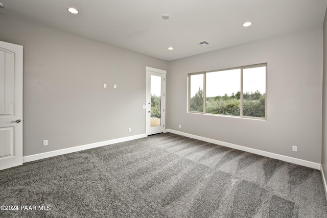 unfurnished room with carpet flooring