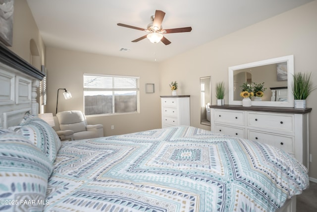 bedroom with ceiling fan