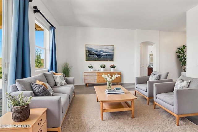 5510 N Foster Pl, Prescott Valley, AZ 86314 - living area featuring arched walkways
