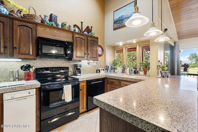 10875 E Manzanita Trl, Dewey-Humboldt, AZ 86327 - kitchen featuring black appliances, a peninsula, backsplash, hanging light fixtures, and wooden ceiling