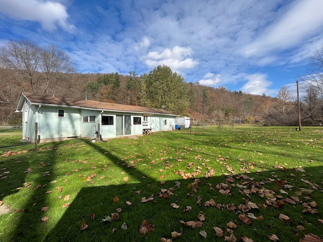 back of house featuring a lawn