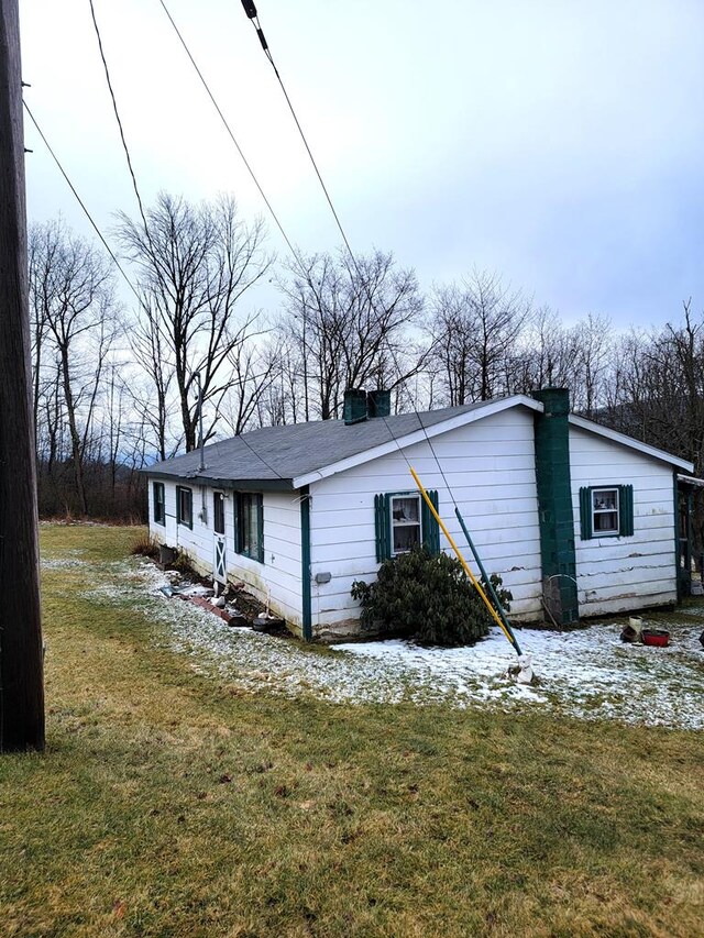 exterior space featuring a front lawn