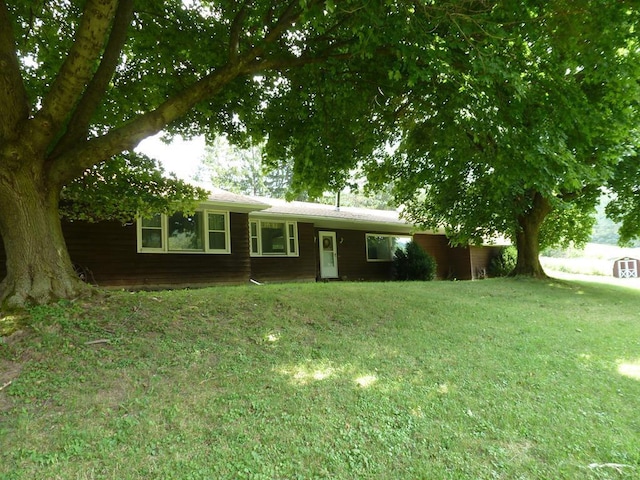 ranch-style home featuring a front yard