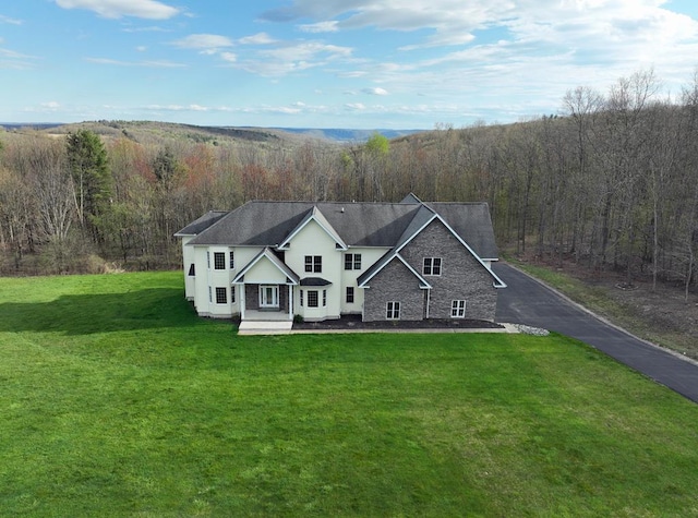 view of front of house featuring a front yard