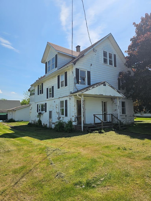 back of house featuring a lawn