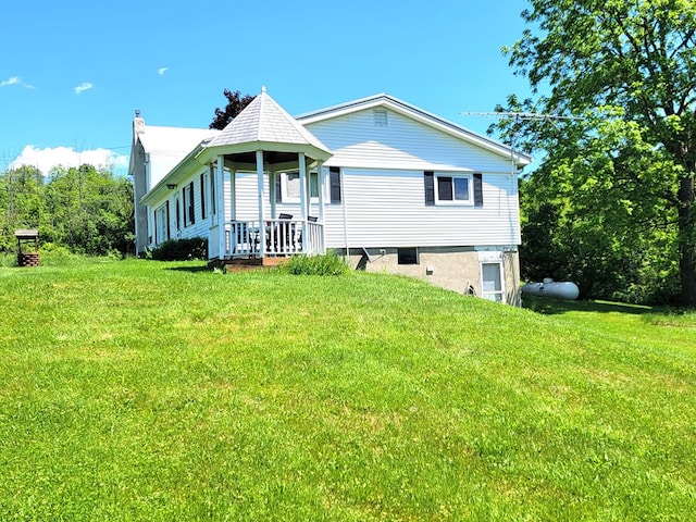 exterior space featuring a lawn