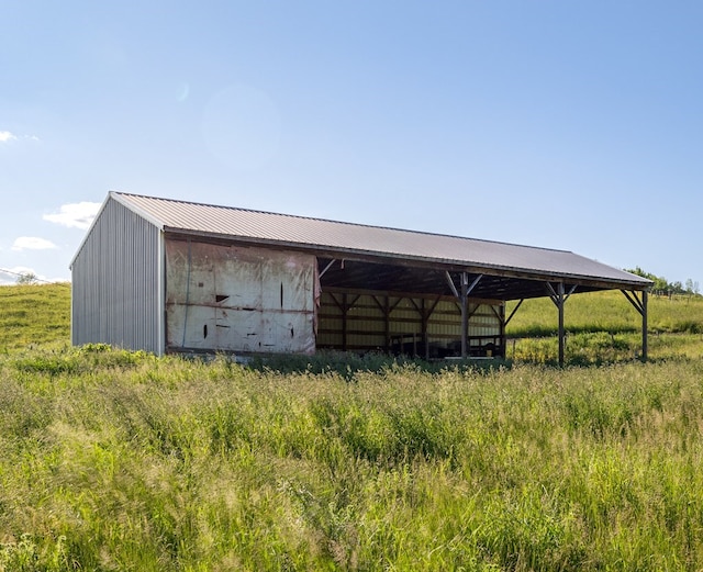 view of outbuilding