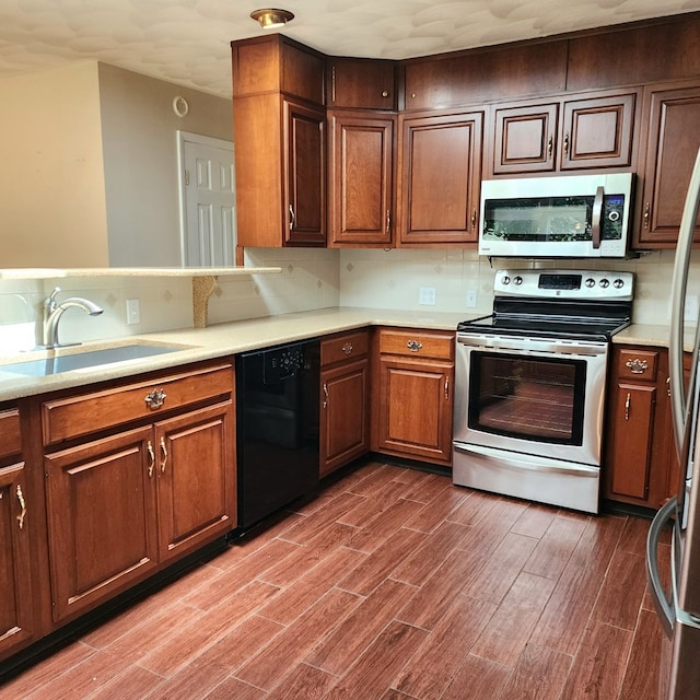 kitchen featuring tasteful backsplash, sink, and stainless steel appliances