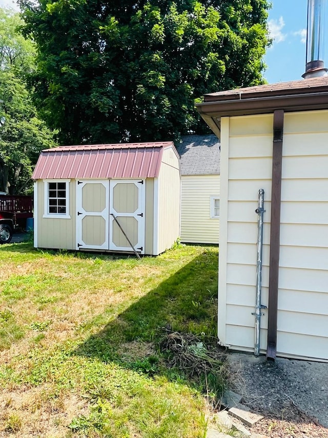 view of outbuilding with a yard