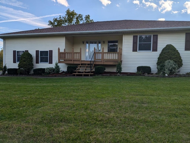 view of front of property with a front yard