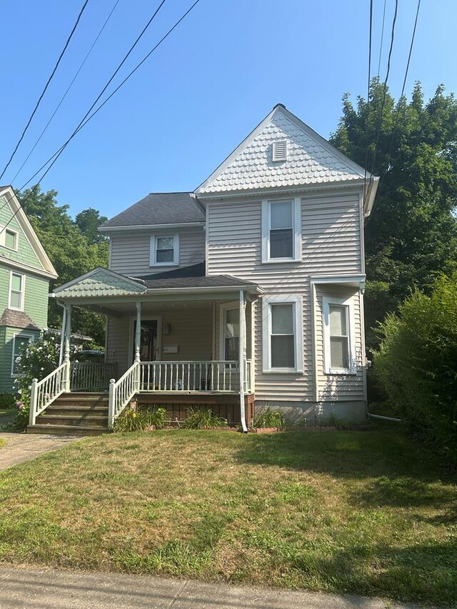 view of front of home with a front lawn and covered porch