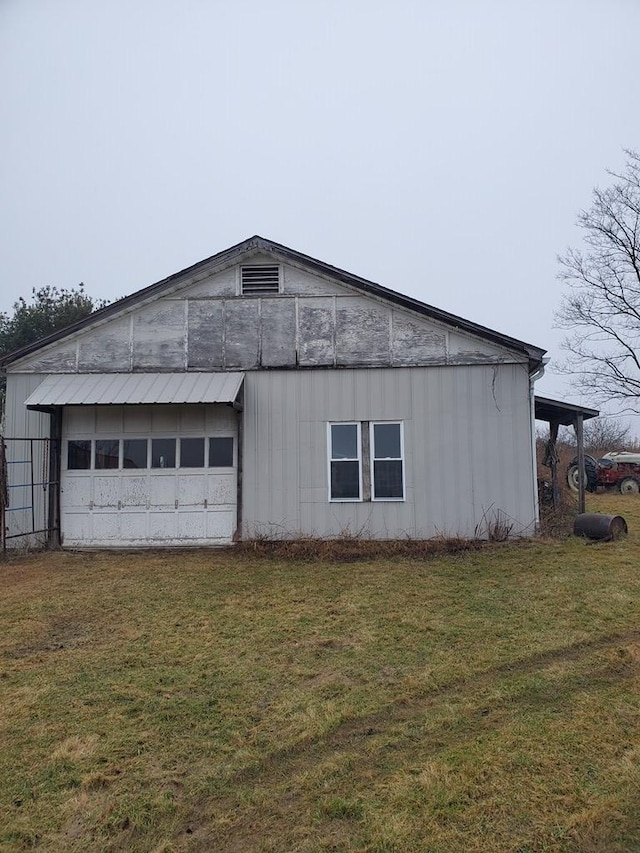 exterior space with a yard