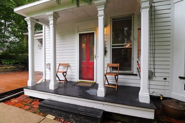 entrance to property featuring a porch