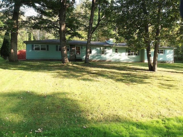 view of front facade with a front yard