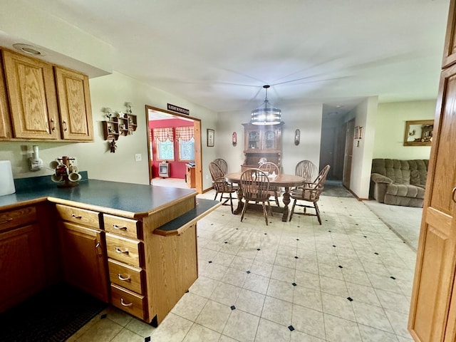 kitchen with kitchen peninsula and hanging light fixtures