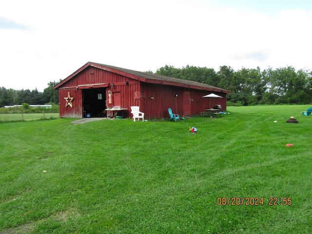 exterior space featuring a yard