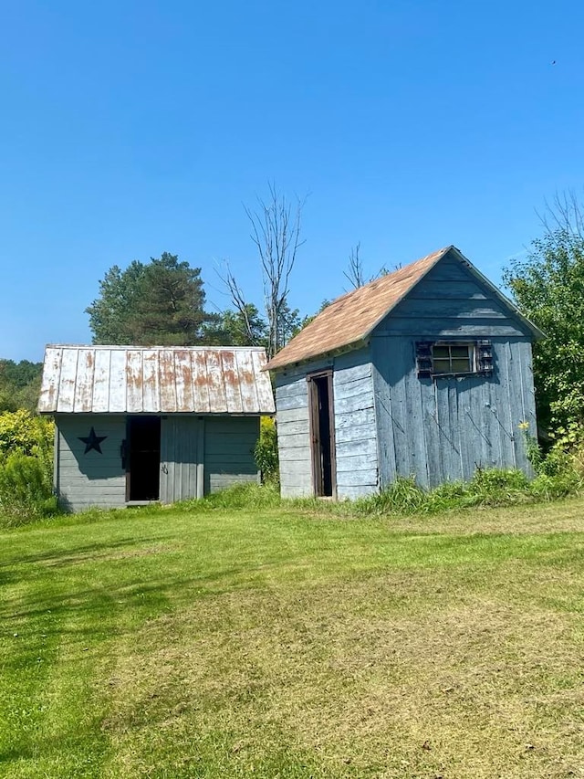 view of outbuilding with a yard