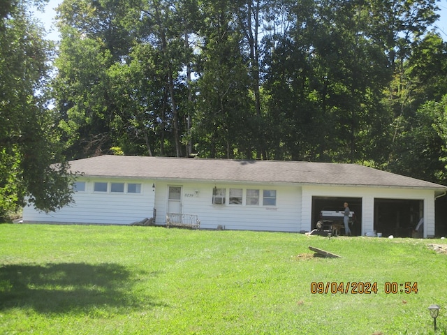 ranch-style home with a front yard