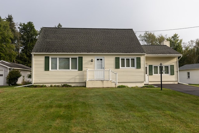 view of front of property with a front lawn