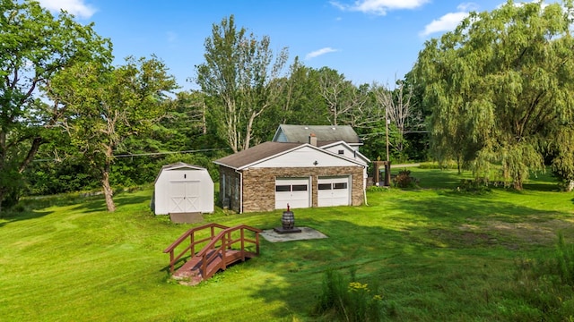 view of yard with a shed and a garage