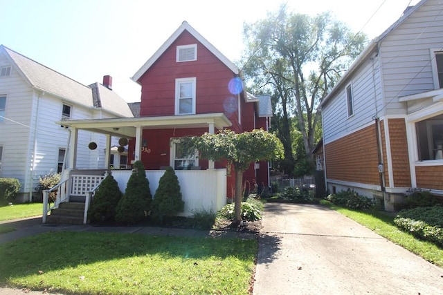 view of front of house featuring a porch and a front yard